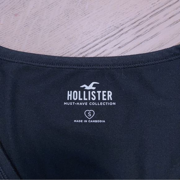 Hollister must-have long-sleeve top.98%new condition. Seamless fabric super soft - Picture 5 of 8